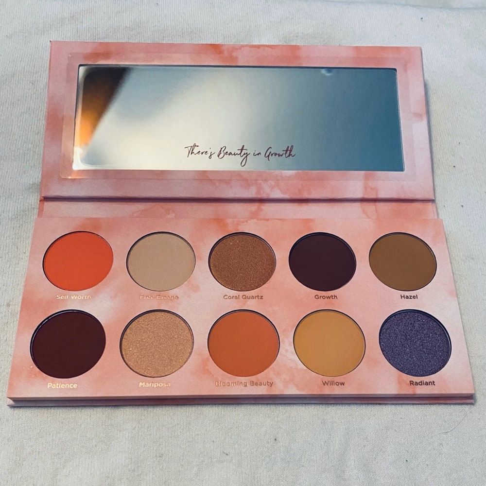 Dominique Cosmetics Coral Blossom Palette BNIB ** - Picture 3 of 7
